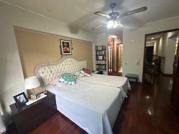 VENDO COMODO DEPARTAMENTO EN 1er. PISO, DE 3 DORMITORIOS AMPLIOS, FRENTE A PARQUE✨