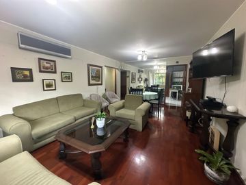 VENDO COMODO DEPARTAMENTO EN 1er. PISO, DE 3 DORMITORIOS AMPLIOS, FRENTE A PARQUE✨