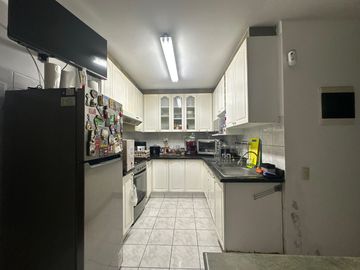 VENDO COMODO DEPARTAMENTO EN 1er. PISO, DE 3 DORMITORIOS AMPLIOS, FRENTE A PARQUE✨