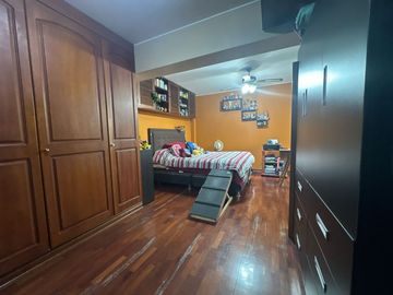 VENDO COMODO DEPARTAMENTO EN 1er. PISO, DE 3 DORMITORIOS AMPLIOS, FRENTE A PARQUE✨
