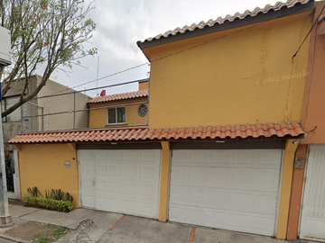Casa en Venta. Lindavista, Gustavo A. Madero. Remate Hipotecario.