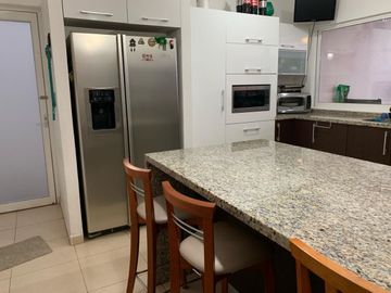 Residencia Moderna en Real de Tetela – Diseño, Confort y Seguridad en un Entorno Exclusivo