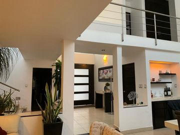 Residencia Moderna en Real de Tetela – Diseño, Confort y Seguridad en un Entorno Exclusivo