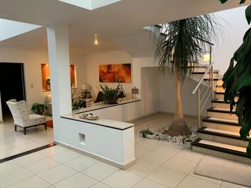 Residencia Moderna en Real de Tetela – Diseño, Confort y Seguridad en un Entorno Exclusivo