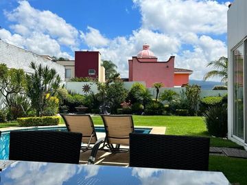 Residencia Moderna en Real de Tetela – Diseño, Confort y Seguridad en un Entorno Exclusivo