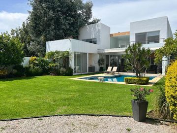 Residencia Moderna en Real de Tetela – Diseño, Confort y Seguridad en un Entorno Exclusivo