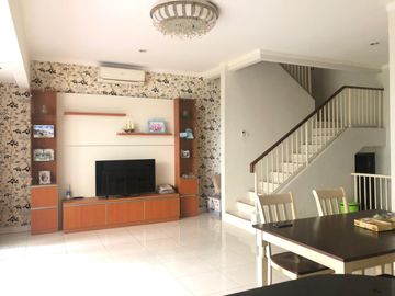 DIJUAL CEPAT! Rumah Bergaya Eropa Mewah di Perumahan Discovery Bintaro Jaya