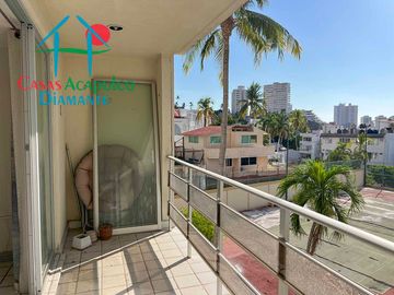 Departamento en Planta Baja en Acapulco Dorado: Comodidad, Terraza y Ubicación Privilegiada