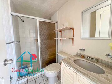 Departamento en Planta Baja en Acapulco Dorado: Comodidad, Terraza y Ubicación Privilegiada