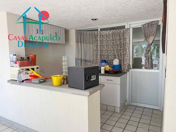 Departamento en Planta Baja en Acapulco Dorado: Comodidad, Terraza y Ubicación Privilegiada