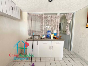 Departamento en Planta Baja en Acapulco Dorado: Comodidad, Terraza y Ubicación Privilegiada