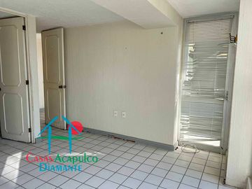 Departamento en Planta Baja en Acapulco Dorado: Comodidad, Terraza y Ubicación Privilegiada