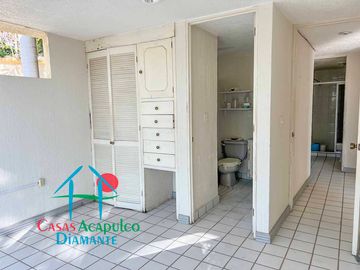 Departamento en Planta Baja en Acapulco Dorado: Comodidad, Terraza y Ubicación Privilegiada
