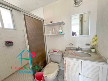 Departamento en Planta Baja en Acapulco Dorado: Comodidad, Terraza y Ubicación Privilegiada