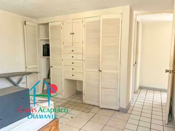 Departamento en Planta Baja en Acapulco Dorado: Comodidad, Terraza y Ubicación Privilegiada