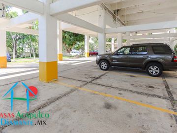 Departamento en Planta Baja en Acapulco Dorado: Comodidad, Terraza y Ubicación Privilegiada