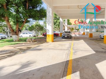 Departamento en Planta Baja en Acapulco Dorado: Comodidad, Terraza y Ubicación Privilegiada