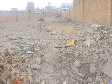 Terreno Comercial de 1377 m² con frente de 20 Ml. en Avenida - Los Olivos