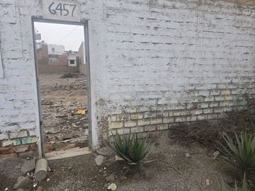 Terreno Comercial de 1377 m² con frente de 20 Ml. en Avenida - Los Olivos