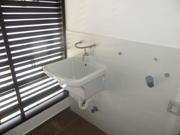 DPTO DE ESTRENO 65M2 EN MONTERRICO: 2 HABIT, 2 BAÑOS, 1 ESTAC:S/ 3,200