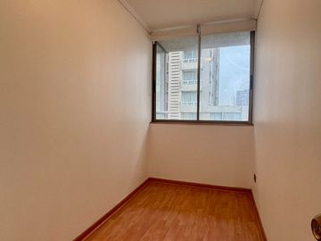 Oportunidad! 2 Dormitorios + 2 Baños + Estacionamiento Y Bodega. Santiago Centro