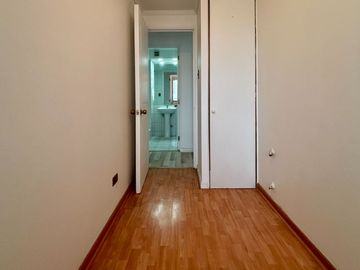 Oportunidad! 2 Dormitorios + 2 Baños + Estacionamiento Y Bodega. Santiago Centro