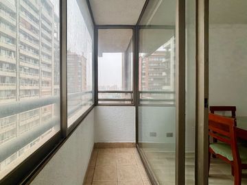 Oportunidad! 2 Dormitorios + 2 Baños + Estacionamiento Y Bodega. Santiago Centro