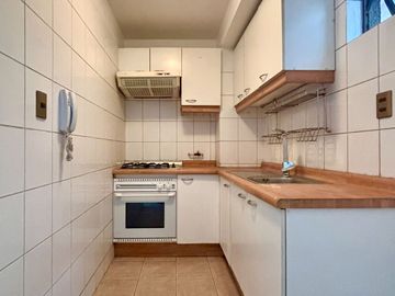 Oportunidad! 2 Dormitorios + 2 Baños + Estacionamiento Y Bodega. Santiago Centro