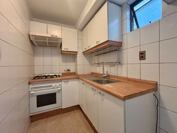 Oportunidad! 2 Dormitorios + 2 Baños + Estacionamiento Y Bodega. Santiago Centro