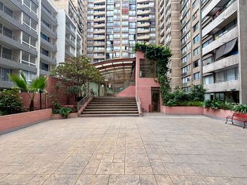 Oportunidad! 2 Dormitorios + 2 Baños + Estacionamiento Y Bodega. Santiago Centro