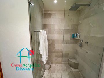 Exclusivo Departamento Frente al Mar con Amplios Espacios y Vista Inigualable