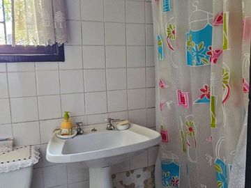 CASA A 2 CUADRAS DE AV. CONCON REÑACA, A PASOS DE PLAZA EL PRADO
