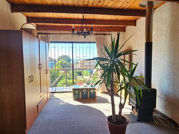 CASA A 2 CUADRAS DE AV. CONCON REÑACA, A PASOS DE PLAZA EL PRADO