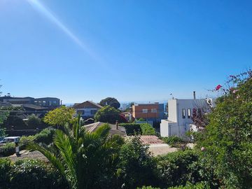 CASA A 2 CUADRAS DE AV. CONCON REÑACA, A PASOS DE PLAZA EL PRADO