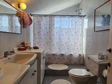 CASA A 2 CUADRAS DE AV. CONCON REÑACA, A PASOS DE PLAZA EL PRADO