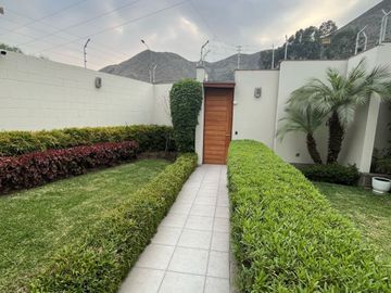 Exclusiva Casa en Venta en Urb. Rincón de la Planice II Etapa - Pachacamac / Estilo, Confort y Amplitud