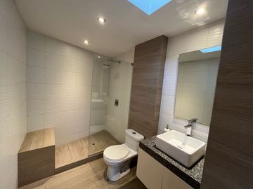 Exclusiva Casa en Venta en Urb. Rincón de la Planice II Etapa - Pachacamac / Estilo, Confort y Amplitud