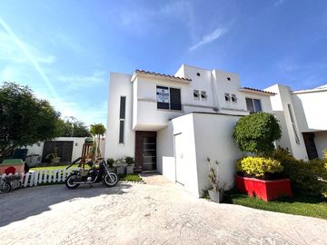 Casa en Venta en Puerta de Piedra con 64 m2 de terreno excedente
