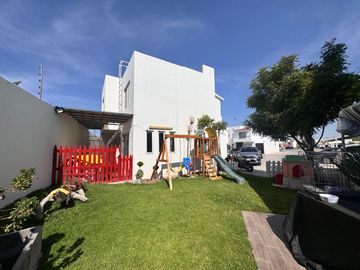 Casa en Venta en Puerta de Piedra con 64 m2 de terreno excedente