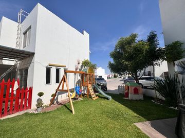 Casa en Venta en Puerta de Piedra con 64 m2 de terreno excedente