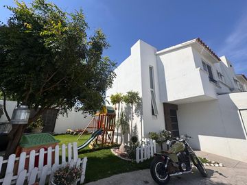 Casa en Venta en Puerta de Piedra con 64 m2 de terreno excedente