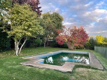 Hermosa Casa Con Lindo y Gran Jardín En Condominio