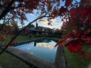 Hermosa Casa Con Lindo y Gran Jardín En Condominio