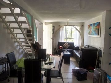 SE RENTA CASA EN RESIDENCIAL LOS ALMENDROS, ALBERCA, PALAPA AYALA MORELOS