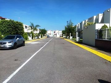 SE RENTA CASA EN RESIDENCIAL LOS ALMENDROS, ALBERCA, PALAPA AYALA MORELOS