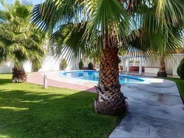 SE RENTA CASA EN RESIDENCIAL LOS ALMENDROS, ALBERCA, PALAPA AYALA MORELOS