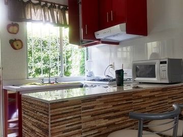 SE RENTA CASA EN RESIDENCIAL LOS ALMENDROS, ALBERCA, PALAPA AYALA MORELOS