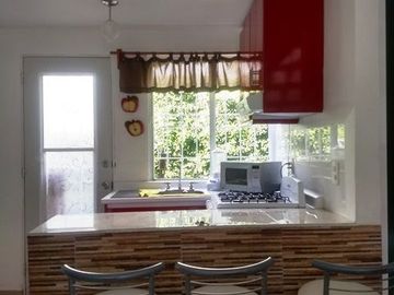 SE RENTA CASA EN RESIDENCIAL LOS ALMENDROS, ALBERCA, PALAPA AYALA MORELOS