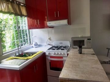SE RENTA CASA EN RESIDENCIAL LOS ALMENDROS, ALBERCA, PALAPA AYALA MORELOS