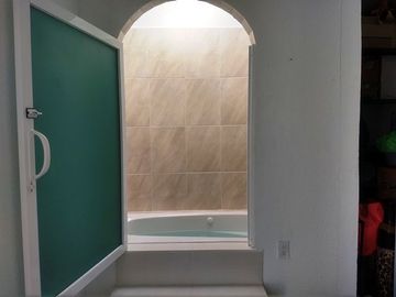 SE RENTA CASA EN RESIDENCIAL LOS ALMENDROS, ALBERCA, PALAPA AYALA MORELOS